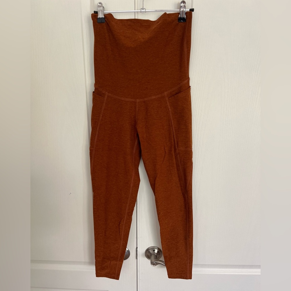 Maternity Beyond Yoga size medium